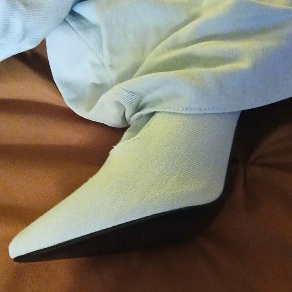 NWOT LIGHT DENIM SCRUNCH BOOTS - Picture 2 of 5